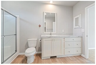 1682 Markham Rd in Hood River, OR - Building Photo - Building Photo