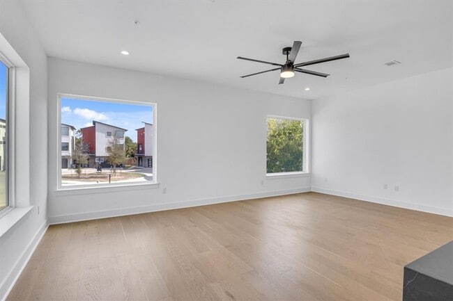 property at 1417 Kramer Ln
