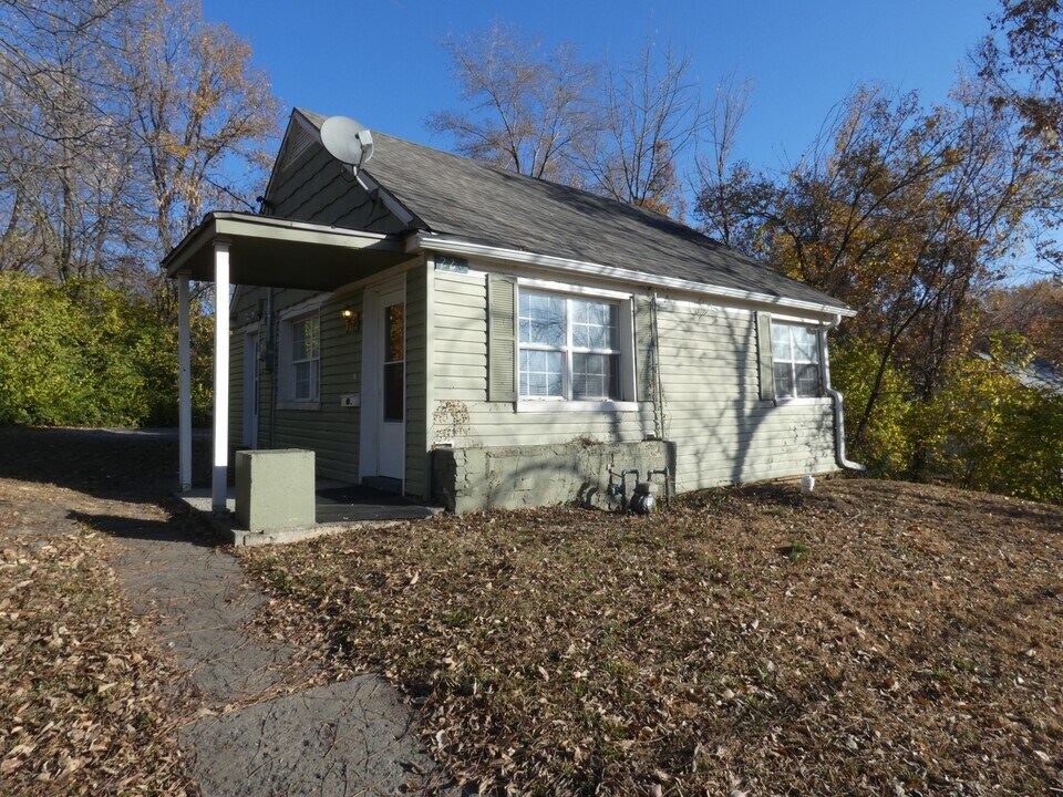 10620 N Locust Ct in Kansas City, MO - Building Photo