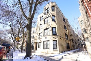 644 W Roscoe St, Unit J06W in Chicago, IL - Building Photo