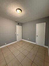 1017 NW 109th St in Miami, FL - Building Photo - Building Photo