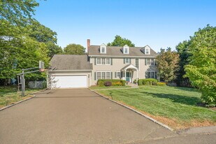 31 Old Wagon Rd in Greenwich, CT - Building Photo