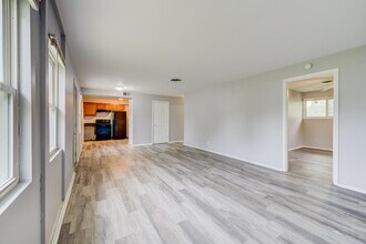 6837 St Olaf Dr in Berkeley, MO - Building Photo - Building Photo