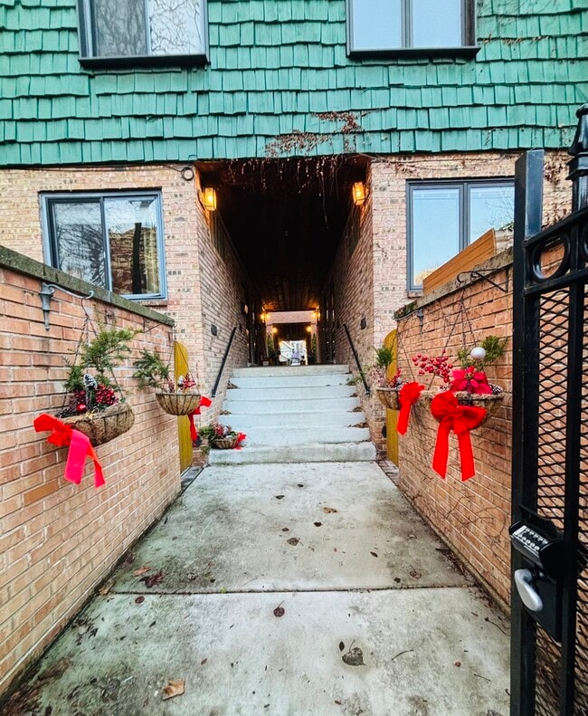 property at 1630 N Sedgwick St