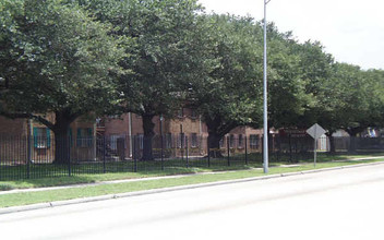 Westbury Square Apartments in Houston, TX - Building Photo - Building Photo