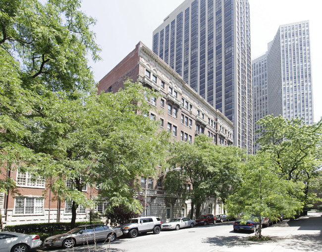 Shore Crest Apartments in Chicago, IL - Building Photo - Building Photo