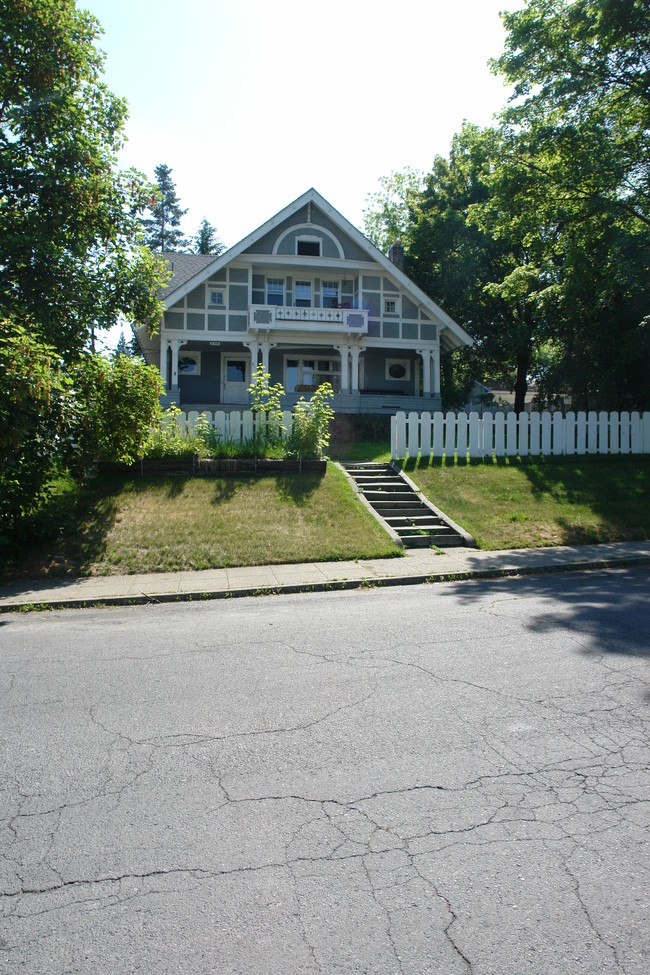 815 S Adams St in Spokane, WA - Foto de edificio - Building Photo