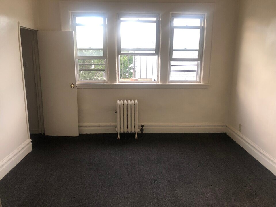139 W 4th St, Unit 3rd in Mount Vernon, NY - Foto de edificio
