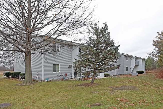 Glen Crest Apartments in Capac, MI - Building Photo - Building Photo