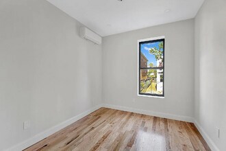 694 Ashford St in Brooklyn, NY - Building Photo - Building Photo