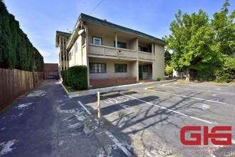 425 N Raymond Ave in Pasadena, CA - Building Photo - Building Photo