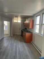 36 N 8th St, Unit 10-1005 in Paterson, NJ - Building Photo