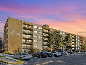 5851 Quantrell Ave, Unit 209 in Alexandria, VA - Building Photo - Building Photo