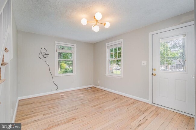 3729 S Four Mile Run Dr in Arlington, VA - Building Photo - Building Photo