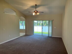 8607 46th Ave Cir W in Bradenton, FL - Building Photo - Building Photo