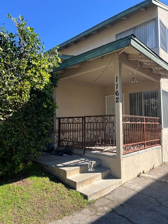 1162 Raymond Ave in Glendale, CA - Building Photo