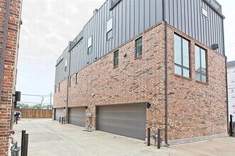 1405 Bronson Ct in Dallas, TX - Building Photo - Building Photo