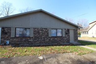 304 S Mill St in Plainfield, IN - Building Photo