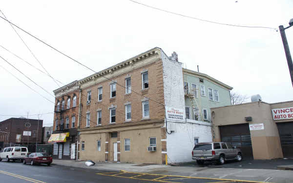 111 Columbia Ave in Passaic, NJ - Foto de edificio