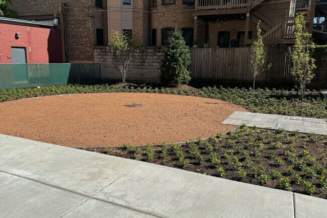 1049 W Lawrence Ave in Chicago, IL - Building Photo - Building Photo