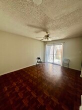 100 Aurora St in Laredo, TX - Building Photo - Building Photo