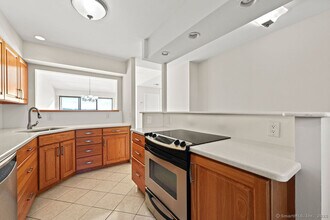 100 Seaview Ave in Norwalk, CT - Building Photo - Building Photo