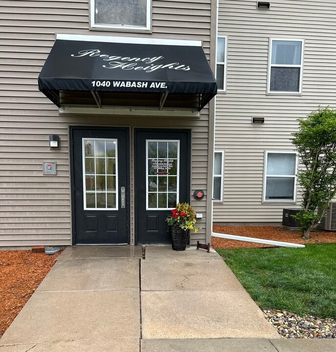 Regency Heights in Hastings, NE - Foto de edificio