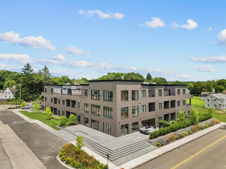 9 John St in Clinton, CT - Building Photo