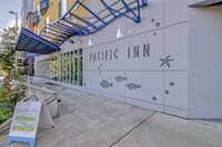 Pacific Inn Apartments in Bellevue, WA - Building Photo - Building Photo