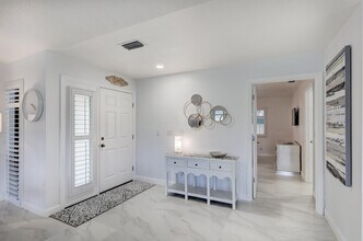 6 Lexington Ln E in Palm Beach Gardens, FL - Building Photo - Building Photo