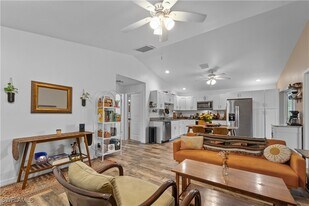 27433 Las Lomas Dr in Punta Gorda, FL - Building Photo