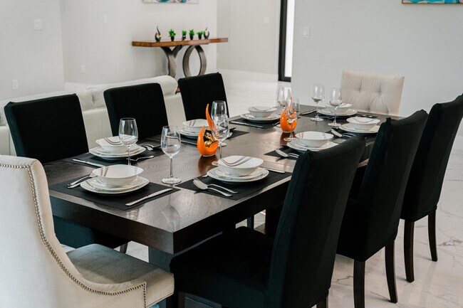 909 NW 4th Ave in Hallandale Beach, FL - Building Photo - Building Photo