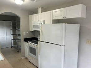 134 Burns Ave in Longwood, FL - Foto de edificio - Building Photo