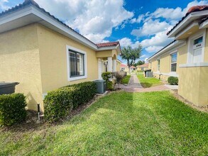 1769 Coriander Dr in Poinciana, FL - Foto de edificio - Building Photo