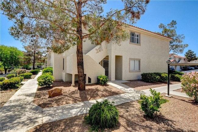 760 Hunters Creek Ln, Unit 104 in Las Vegas, NV - Building Photo - Building Photo