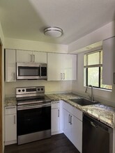 1408 Bellevue Way NE in Bellevue, WA - Building Photo - Building Photo