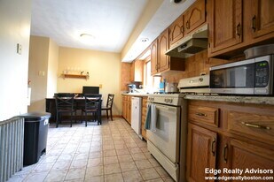 82 Beechcroft St, Unit 1 in Boston, MA - Building Photo