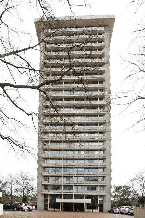 Plaza Towers in Atlanta, GA - Building Photo