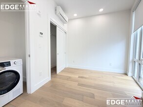 38 Hichborn St, Unit 305 in Boston, MA - Foto de edificio - Building Photo