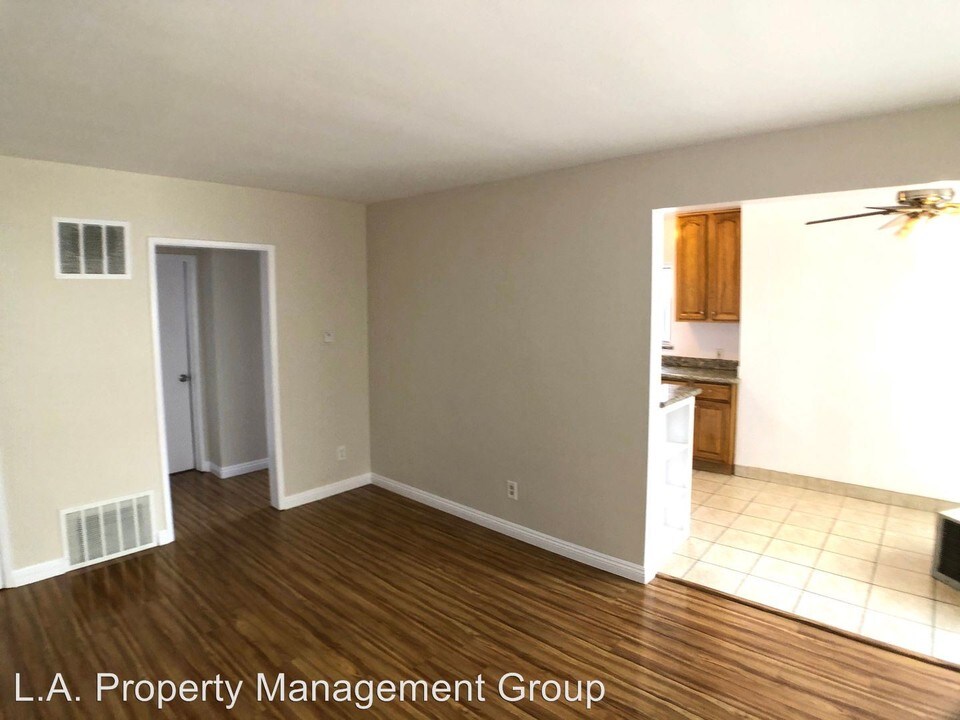 5748 Hazeltine Ave in Los Angeles, CA - Building Photo