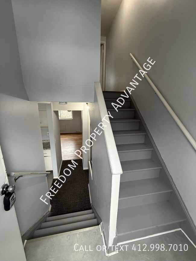 2415 Park Hill Dr in Pittsburgh, PA - Building Photo - Building Photo