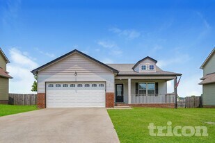 1037 Dwight Eisenhower Way in Clarksville, TN - Building Photo