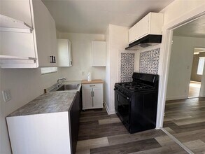 1709 Deloney St in Austin, TX - Building Photo - Building Photo