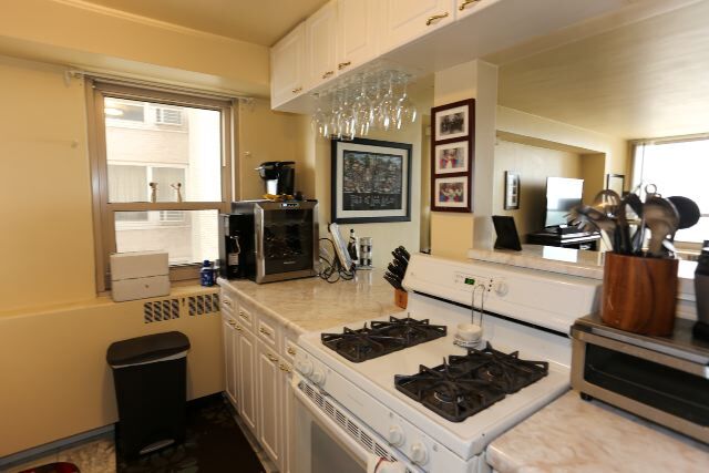 3950 N Lake Shore Dr, Unit G02C in Chicago, IL - Building Photo - Building Photo