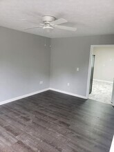 Clifton Knolls in Staunton, VA - Foto de edificio - Building Photo