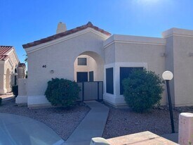 1111 W Summit Pl in Chandler, AZ - Building Photo