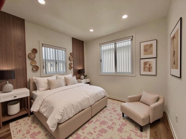 1321 1/2 Normandie Avenue in Los Angeles, CA - Foto de edificio - Building Photo