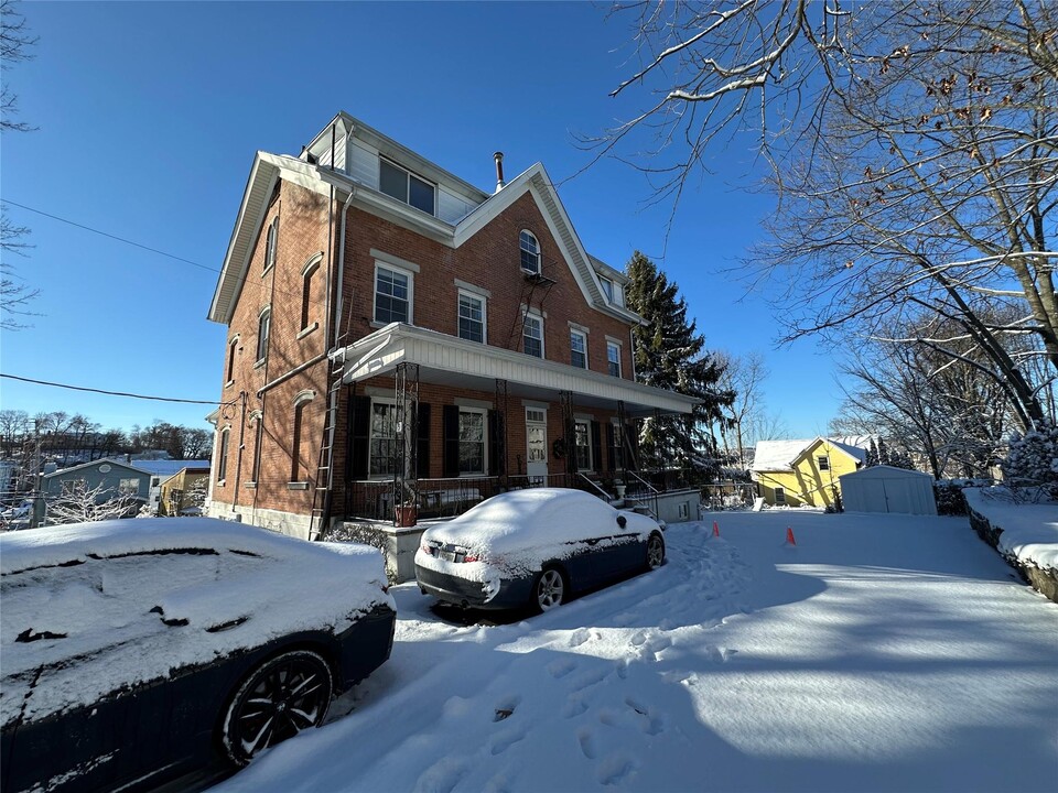 5 Wood Ct in Tarrytown, NY - Building Photo