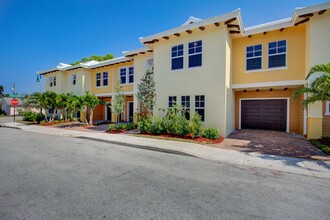 403-407 3rd Ave S in Lake Worth, FL - Building Photo - Building Photo