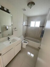 2121 NW 72nd St in Miami, FL - Building Photo - Building Photo